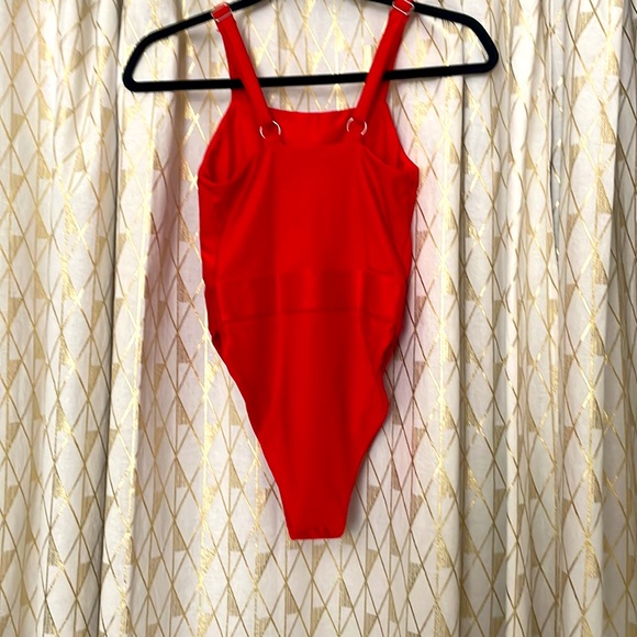 Kittenish Pamela One Piece - Picture 2 of 3